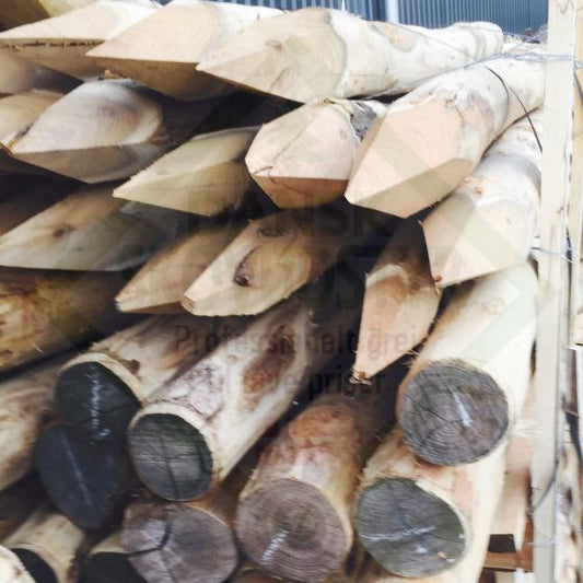 Runde Robinie hegnspæle spidset og afbarket